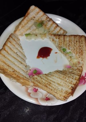 A picture of Potato veg sandwich.