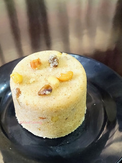 A picture of Sooji Halwa/Semolina Halwa.