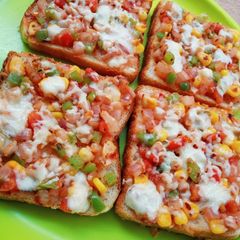 A picture of Pizza bread slice.
