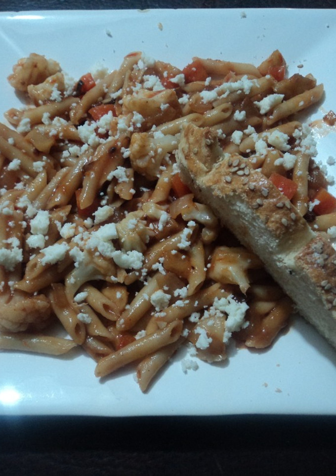 Una foto de Pasta mexicana vegana de pelo de ángel de chile costeño y verduras el geras. México