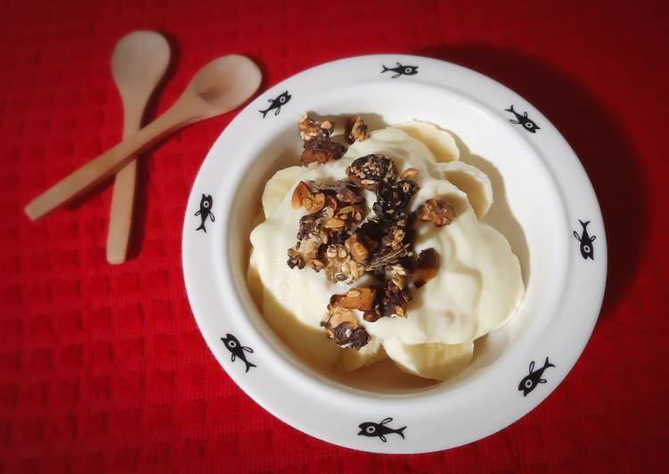 Voici la recette Yaourt banane granola 🍴 spécial