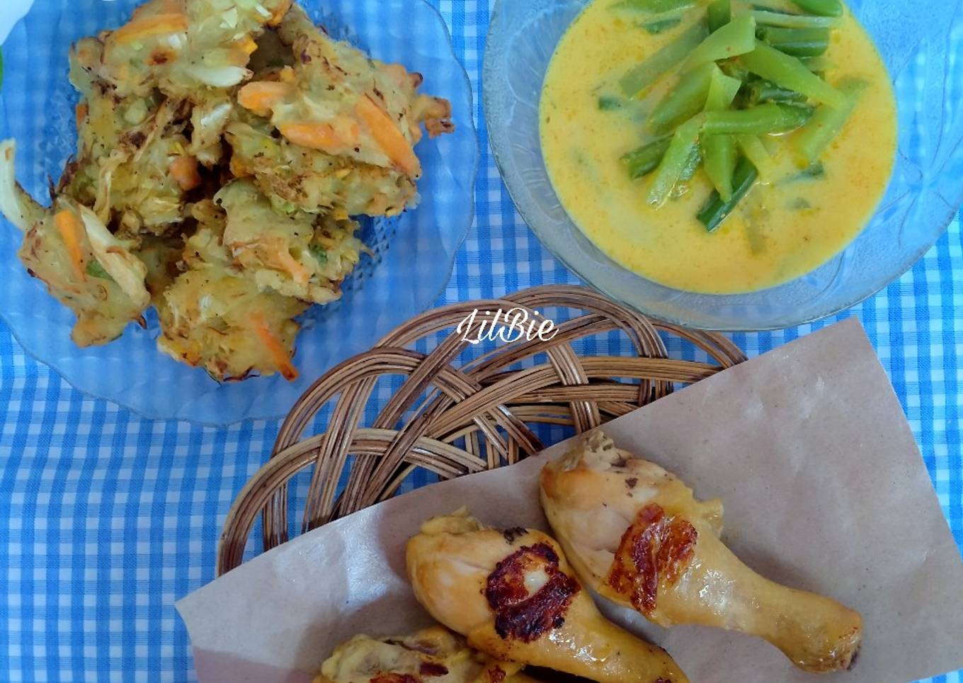 Menu Hemat Akhir Bulan (Sayur Labu Santan,Ayam Panggang, Bakwan)