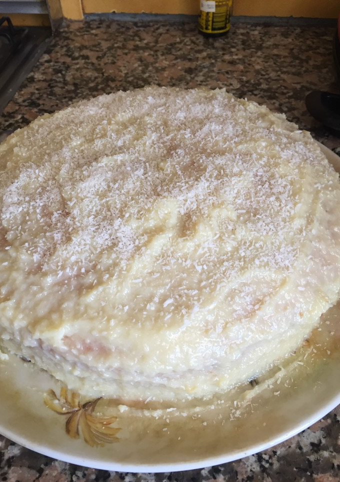 Una foto de Torta de coco con leche condensada!! fácil y rico🥛❤️