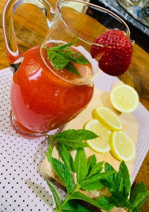 O poză a rețetei Limonada cu căpșuni și mentă!.