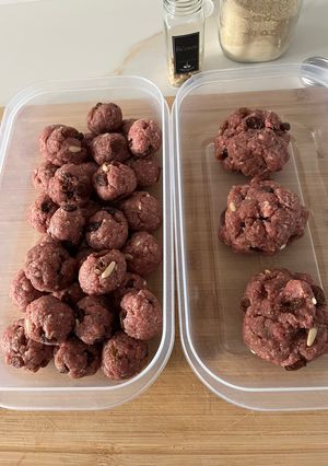 Foto principal de Masa para Hamburguesas y Albóndigas Especiadas con Pasas y Piñones