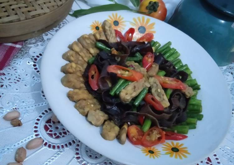 Tumis kacang panjang, jamur kuping &amp; tempe