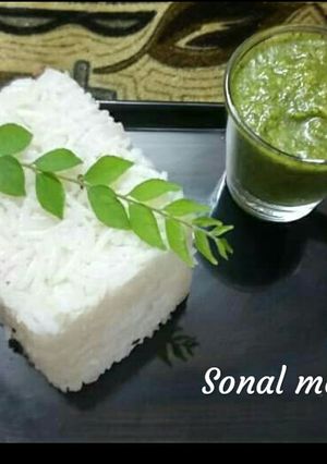 A picture of Star fruit curry and steam rice.