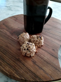 A picture of Super Easy Chocolate Peanut Butter Oat Cookies.