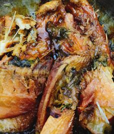 cá kho riềng nghệ