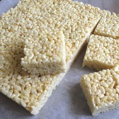 A picture of Rice Bubbles & Marshmallow Slice.