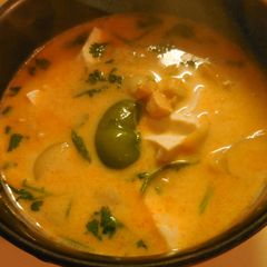 A picture of Thai Red Curry with Chicken & Tofu.