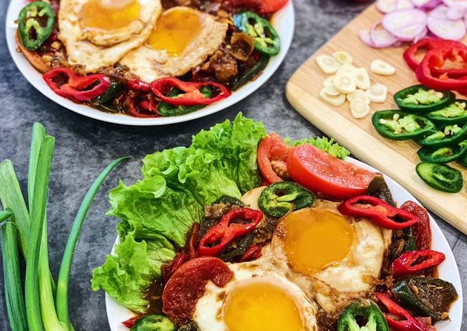 Telur Ceplok Masak Kecap (Sunny Side Up Eggs with Sweet Soy Sauce)