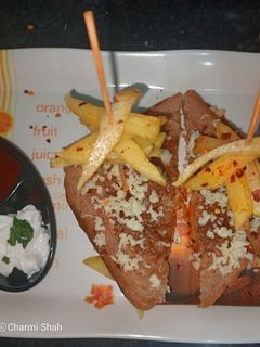 ફ્રેન્ચફ્રાઈસ પિઝ્ઝા સેન્ડવીચ (French Fries Pizza Sandwich Recipe in Gujarati) રેસીપી મુખ્ય ફોટો