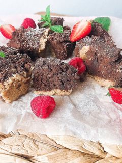 Una foto de Brownie de chocolate y calabacín
