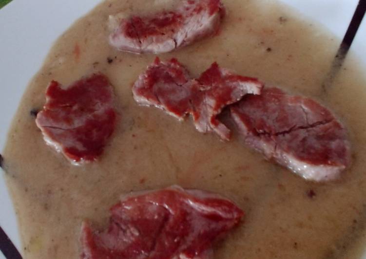 Solomillo de cerdo en salsa de yogur al jerez
