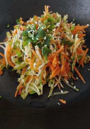 Une photo de Salade de courgettes râpées et de carottes râpées