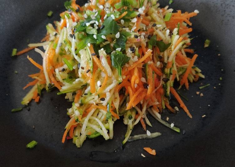 Le moyen le plus simple a Faire Tous les soirs de la semaine Salade de courgettes râpées et de carottes râpées