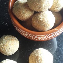 A picture of Poha Makhana Ladoo.