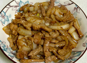 洋蔥炒肉絲 的食譜成品照片