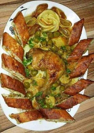 صورة لوصفة شوربة بيضة مع رولي الدجاج المحشو طبق رئيسي نقدموه لضيافنا