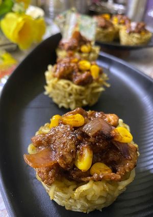ম্যাগি মাফিন টপিং উইথ চীজি পনির (maggi muffin topping with cheesy paneer recipe in Bengali) রেসিপির প্রধান ছবি