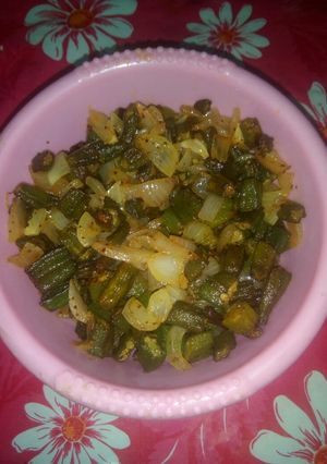 A picture of Lady finger with onion.
