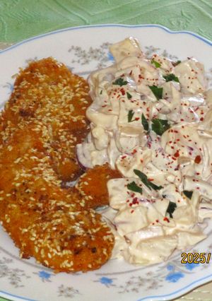 Rántott csirkemell sajtos, szezámmagos panírban recept fotója