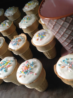 Ice Cream Cone Cupcakes-冰淇淋香草蛋糕❤!!! 的食譜成品照片