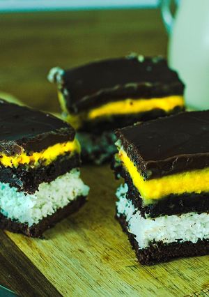 A picture of Bounty Coconut-Cubes.