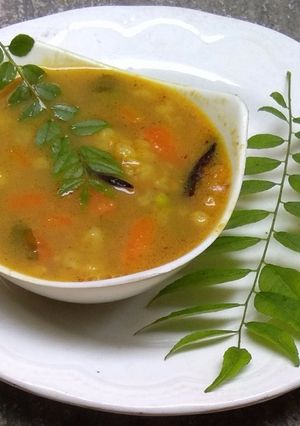 সবজি দিয়ে ভাজা মুগ ডাল (sabji diye mug dal recipe in Bengali) রেসিপির প্রধান ছবি
