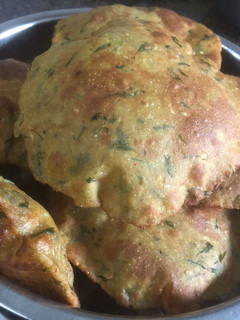 सूजी,आलू,मेथी की पूरी (Suji aloo methi ki puri recipe in hindi) रेसिपी मुख्य फोटो