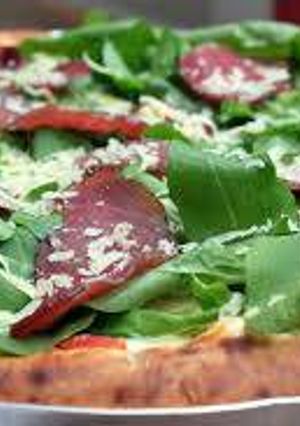 Una foto de Pizza de rúcula