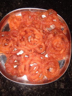 इमरती (Imarti recipe in hindi) रेसिपी मुख्य फोटो