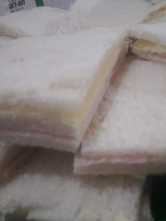 Una foto de Sándwich de miga(casero)~