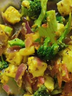 A picture of Paneer Broccoli Salad.