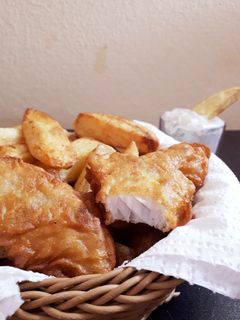 عکسی از دستور فیش اند چیپس خانگی و سس تارتار