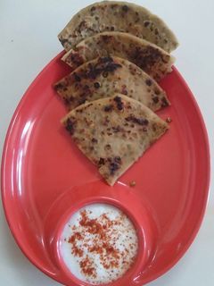 A picture of Moong paratha.
