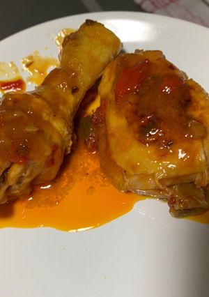 Una foto de Pollo en salsa