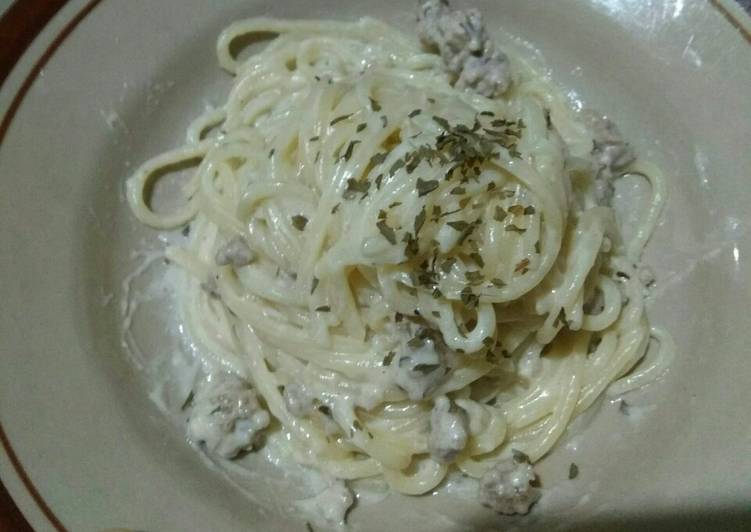 Spaghetti creamy dengan daging cincang