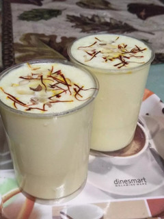केसर बादाम मिल्क रेसिपी मुख्य फोटो