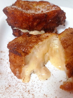 Una foto de Torrijas rellena de natillas