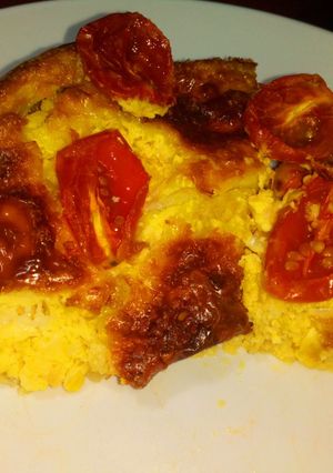 Una foto de Budín o Pastel de Choclo con Cebolla, Queso y Tomates Cherry