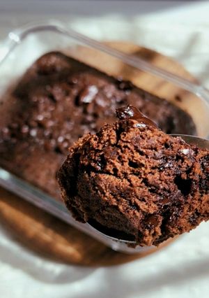 Una foto de 🍫Budín de chocolate saludable 🍫 Ingrediente sorpresa (no es banana🙂‍↔️) listo en 10 minutos! 🍫