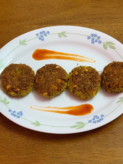 A picture of Chival/chiu sabji ke vade.