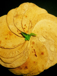 Una foto de Receta tradicional de pan árabe de harina de grano 100% integral