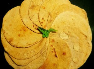 Una foto de Receta tradicional de pan árabe de harina de grano 100% integral