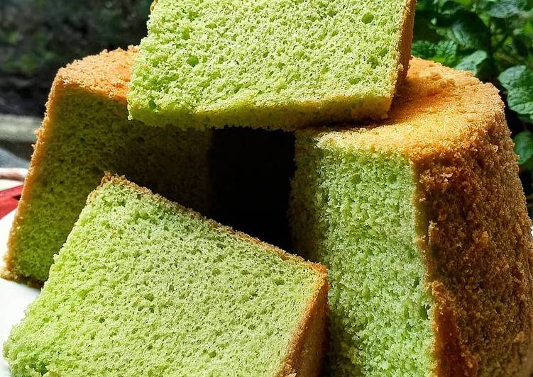 Pandan chiffon cake