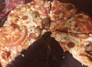 Una foto de Pizza napolitana al molde
