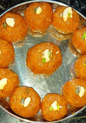मोतीचूर लड्डू (Motichur Laddu Recipe in Hindi) रेसिपी मुख्य फोटो