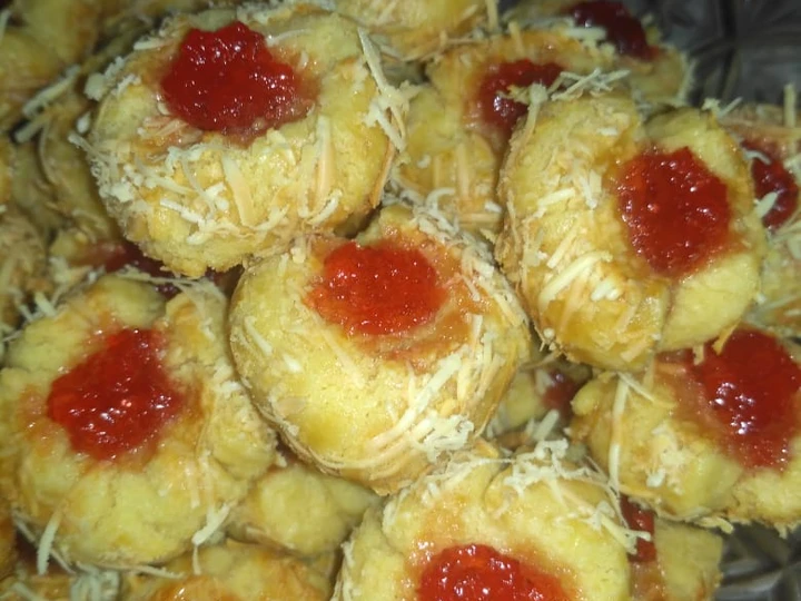 Easy Steps to Make Recipes Strawberry cheese thumbprint cookies the Can Spoil the Tongue Can Pamper Your Tongue.